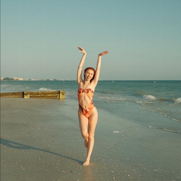 Pretty Little Thing one piece bathing suit size 4 - Picture 3 of 3